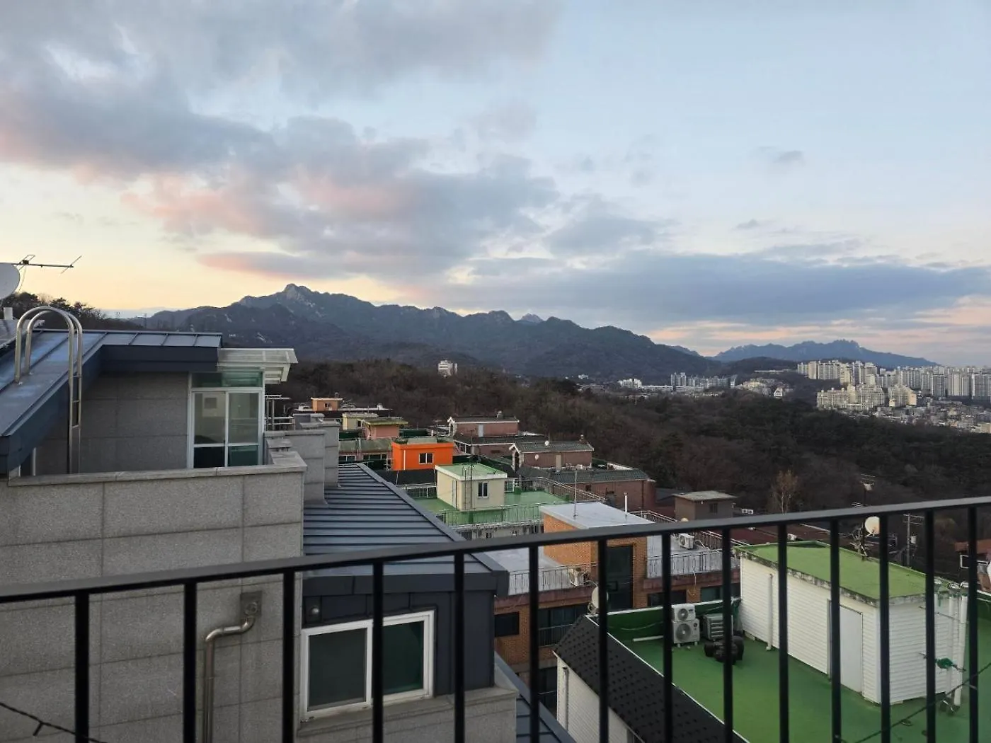 Villa Philos #Gyeongbok Palace#Cheonggyestream#Sungshin Women University Station Line4#Ev# Seoul